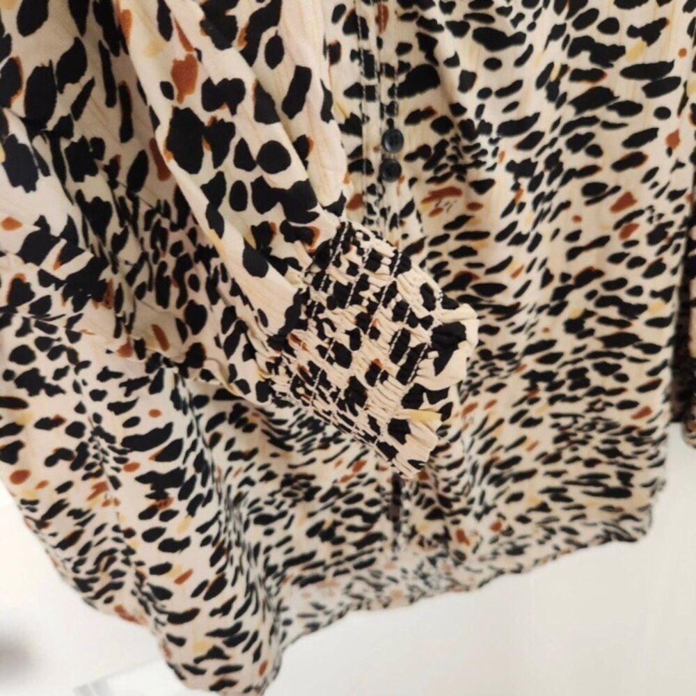 Beach Lunch Lounge Smocked Leopard Print Women's Top - Picture 5 of 7